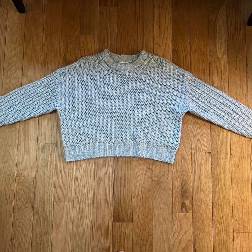 American Eagle sweater gray color